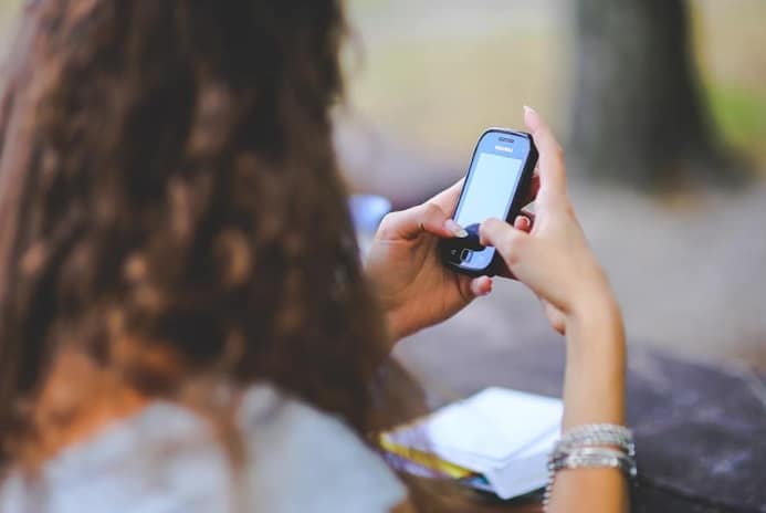 text neck, text neck syndrome, phone neck, text neck exercises, cell phone neck pain, neck pain from phone, mobile phone neck, text neck hump, adelaide physio, physio adelaide, adelaide physiotherapy, physiotherapy adelaide, physio near me, physio appt today, physio in my area